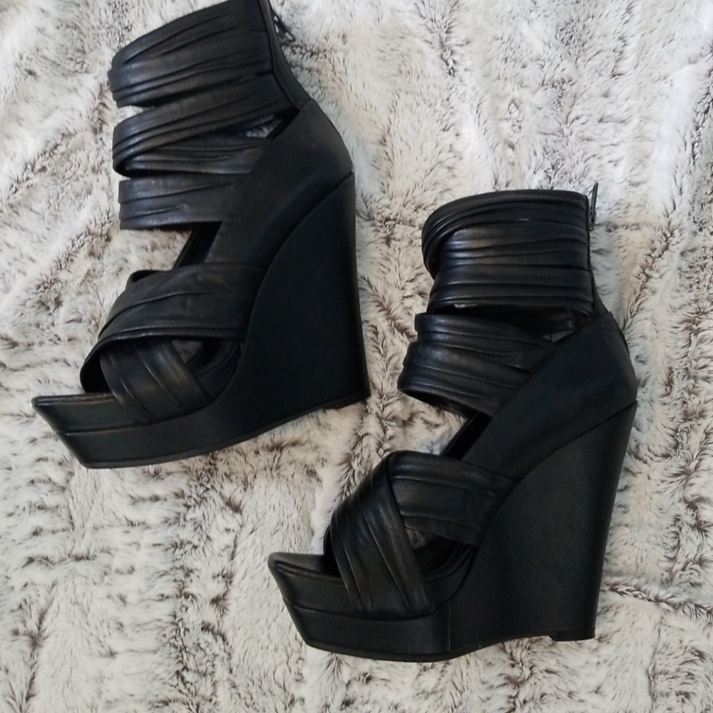 Faux leather size 7.5 Jessica Simpson wedges